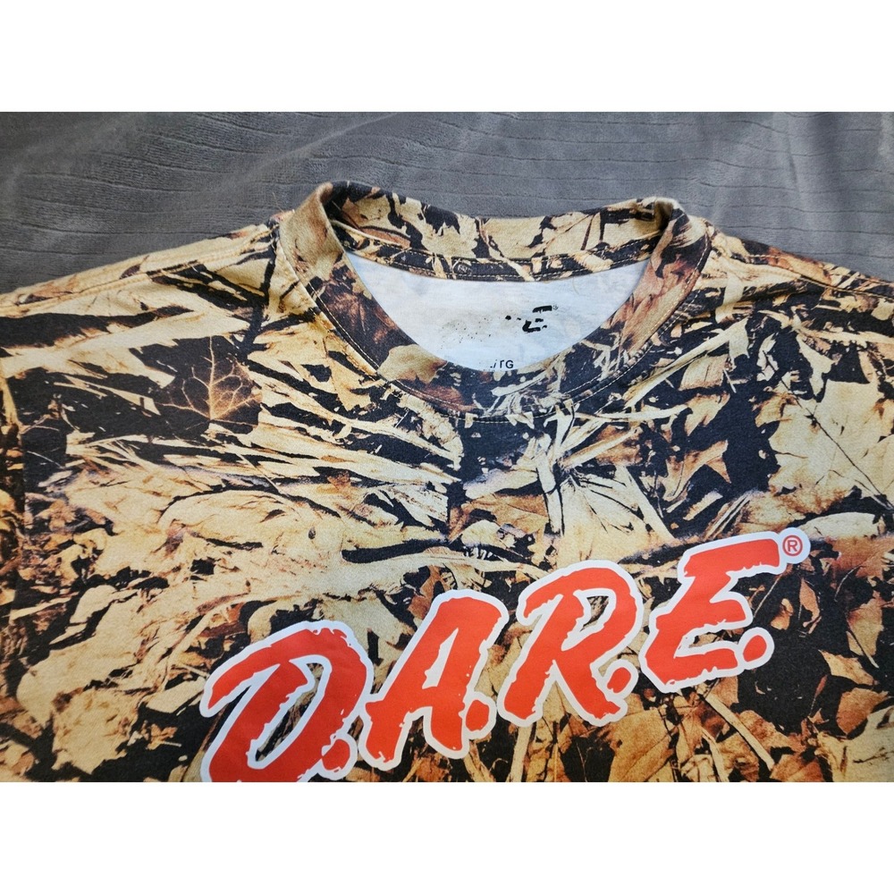 DARE Camo Graphic T-Shirt Mens Large All Over Leaf Print Brown Logo Tee